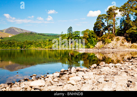 Mönchs Crag und Derwent Water in den Lake District National Park, Cumbria, England, UK Stockfoto