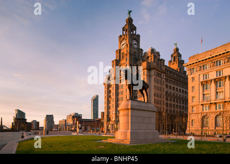 Der Hafen von Liverpool Cunard und Liver Buildings umfassen die drei Grazien Liverpool England Stockfoto
