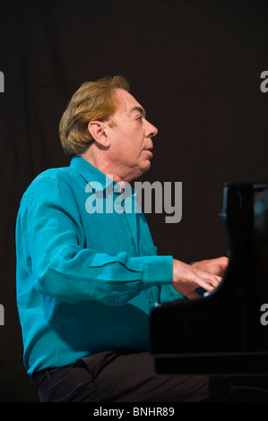 Andrew Lloyd Webber Klavierspiel im Wales Millennium Centre Cardiff South Wales UK Stockfoto