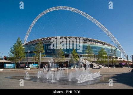 Europa UK England London Wembley Stadion Fußball Sport Stadionneubau Aufbau innovativer Architektur Klappdach Bogen Bogen Stockfoto