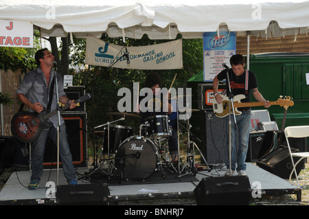 Lrizn-Severn und diejenigen Victorius-Rock-Band spielt auf dem Eastport Festival in Annapolis, Md Stockfoto