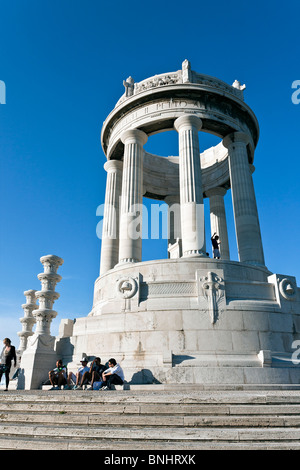 Kriegerdenkmal, entworfen von Guidi Cirilli, 1932, Passetto Ancona, Marken, Italien Stockfoto