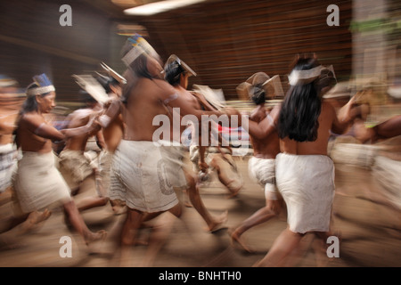 Pevas Peru Amazonas Regenwald Amazonas Dschungel Fluss Tropen tropischen indigener Amerikaner Huitoto Menschen native Waldindianer Stockfoto