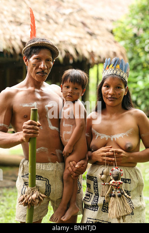 Pevas Peru Amazonas Regenwald Amazonas Dschungel Fluss Tropen tropischen indigener Amerikaner Huitoto Menschen native Waldindianer Stockfoto