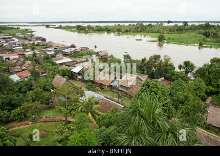 Pevas Peru Amazonas Regenwald Amazonas Dschungel Fluss Tropen tropischen indigener Amerikaner Huitoto Menschen native Waldindianer Stockfoto