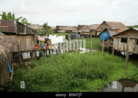 Pevas Peru Amazonas Regenwald Amazonas Dschungel Fluss Tropen tropischen indigener Amerikaner Huitoto Menschen native Waldindianer Stockfoto