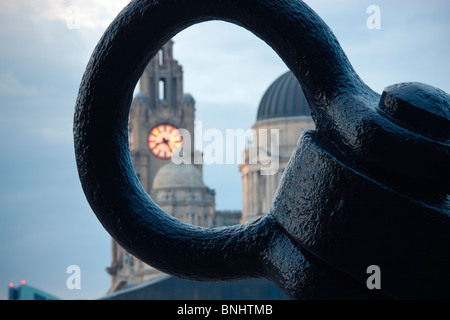 Pier Head und die drei Grazien Liverpool England UK in der Dämmerung Stockfoto