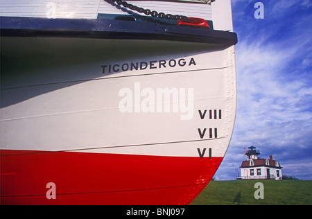 Colchester Reef Leuchtturm und Ticonderoga Schiff in Shelburne Vermont Stockfoto