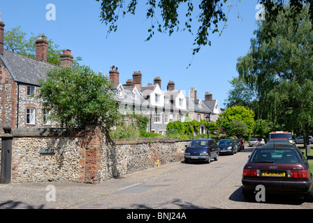 Häuser in der Kathedrale zu schließen, Norwich, Norfolk, England Stockfoto