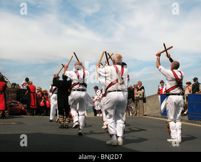 Morris Tänzer auf dem Töpfchen Festival in Sheringham Norfolk Stockfoto