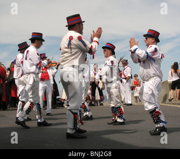 Morris Tänzer auf dem Töpfchen Festival in Sheringham Norfolk Stockfoto