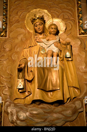 Heilige Maria - Barcelona - Interieur der Kirche Eurostars cor de Jesus am Tibidabo Stockfoto