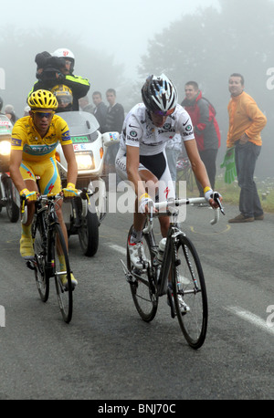 Tour de France 22.07.2010 - Andy Schleck führenden Alberto Contador, der Col du Tourmalet, Frankreich Stockfoto