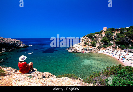 Ibiza Balearen Spanien Mittelmeer Küste Insel Insel Spanisch außerhalb im freien draußen Tag Cala Carbo Strand Meer Stockfoto