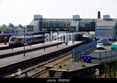 Bahnhof von Banbury, Oxfordshire mit zwei Klasse 220 Voyagers Züge von CrossCountry an Plattformen betrieben Stockfoto