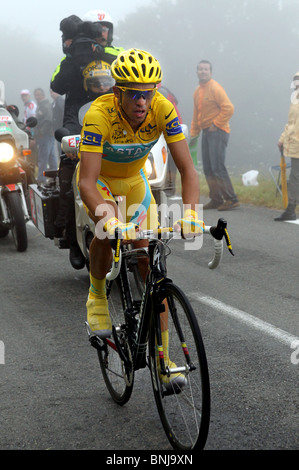 22.07.2010 Tour de France, Alberto Contador der Col du Tourmalet, 17. Etappe in den französischen Pyrenäen Klettern Stockfoto