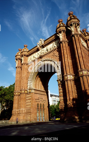 Arc de Triomf in Barcelona gesehen vom Passeig de Lluís Companys. Stockfoto