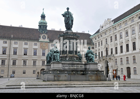 Innenhof der Hofburg und Statue von Kaiser Francis II, Wien, Österreich, Europa Stockfoto