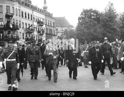 WINSTON CHURCHILL (1874-1965) in Luxemburg im Jahr 1946 das Großkreuz, Orden der Eiche Krone erhalten Stockfoto