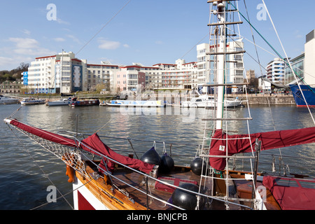 Der Kamm Nicholson Harbourside Entwicklung (gemischte Nutzung Wohn- & kommerzielle) bei Canons Marsh, Bristol Docks Stockfoto