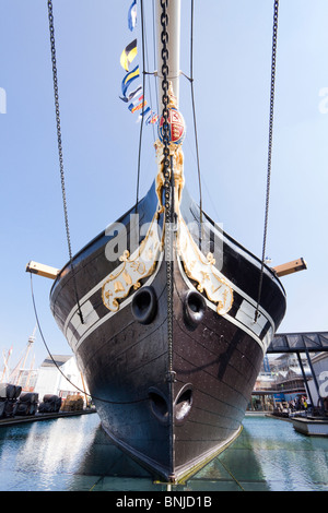 Die Bögen des S S Great Britain jetzt Ruhe in der gleichen Trockendock, in dem sie in der großen westlichen Schiffswerft, Bristol gebaut wurde Stockfoto