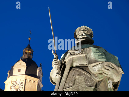 Statue am Abend Dämmerung am Abend Licht am Abend Stimmung Architektur Bereich Recording-Bereich Aufnahme der BRD Gebäudes beleuchtet Stockfoto