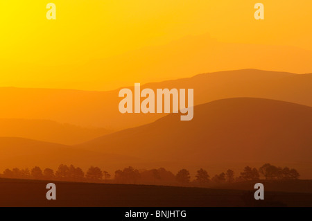 Drakensberg Nottingham Road Kwazulu Natal South Africa Berge Berg Silhouette Silhouetten Landschaft malerische Szenerie verschwommen Stockfoto