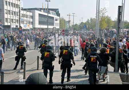 Anhänger, autonome Baden-Württemberg offizielle Bereitschaft Polizist Riot Polizei Bundesrepublik Demo marschiert Stockfoto