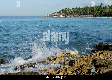 Coastline Viva Wyndham Beach Hotel Playa Dominicus Bayahibe Felsen Palmen Bäume La Romana Dominikanische Republik Strand Reise Tourismus Stockfoto