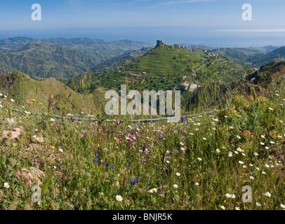 Parco nationale della Aspromonte Bova Calabria mediterrane Italien Vegetation Rock Cliff grüne Nationalpark Dorf Berg Stockfoto