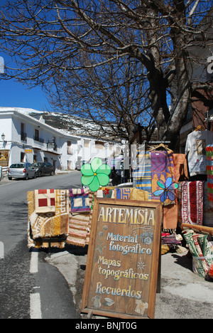 Shop Verkauf hergestellt werden Teppiche in der Hauptstraße, Capileira, Las Alpujarras, Provinz Granada, Andalusien, Südspanien, Westeuropa Stockfoto