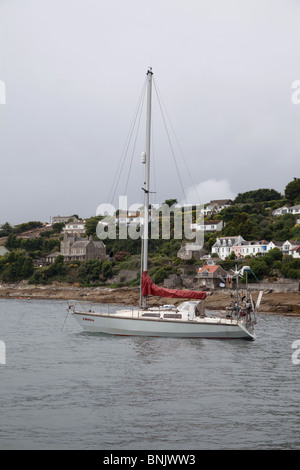 Segelboote in St. Mawes Harbour, Cornwall, England. Stockfoto