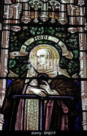 Ein Buntglasfenster mit Hoffnung, Pfarrei Kirche von St. James das große, Snitterfield; Künstler Edward Frampton von London Stockfoto