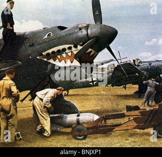 JUNKERS JU-87 Stuka Boden anzugreifen Sturzkampfbomber, ausgestattet mit einer 250kg-Bombe an einem deutschen Flugplatz ca. 1940 Stockfoto
