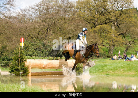 Chatsworth internationale Horse Trials 2010 Oce Eis Teich Wasser zu springen Stockfoto