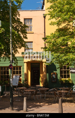 Caffe Uno Café Bar Restaurant Tombland in Norwich, Norfolk, England, Großbritannien, Uk Stockfoto