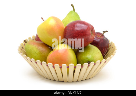 Korb mit Obst - Äpfel und Birnen Stockfoto