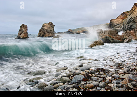 Blick auf die Wellen von Soberanes Point im Garrapata State Park. Stockfoto