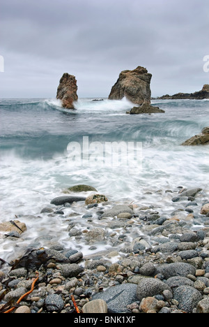 Blick auf die Wellen von Soberanes Point im Garrapata State Park. Stockfoto