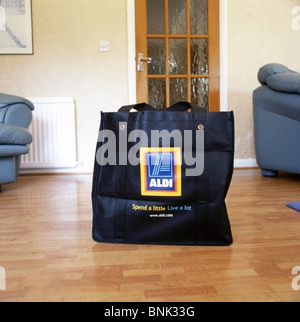 Aldi-Tasche fr das Leben in huslicher Umgebung Stockfotografie - Alamy