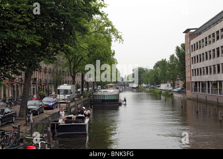 Blick auf die Gebäude am Canalside-Ufer der Jacob Catskade, Amsterdam Stockfoto