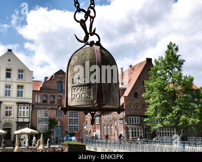 Gegengewicht zum Trimmen des Krans bei der Fluss Ilmenau in der Hafen Lüneburg. Stockfoto