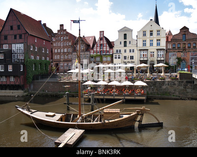 Alte Salz leichter auf der Fluss Ilmenau in der Hafen Lüneburg. Stockfoto