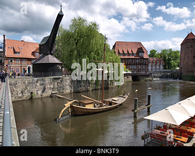 Alte Salz leichter auf der Fluss Ilmenau in der Hafen Lüneburg. Stockfoto