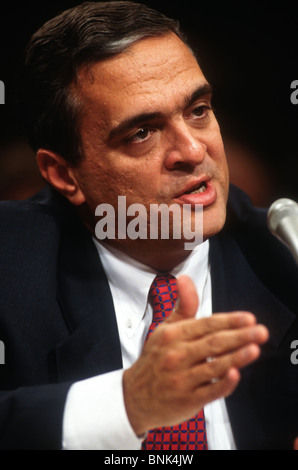 WASHINGTON, DC, USA - 1997/05/06: CIA-Direktor George Tenet benennen, bezeugt vor des Senats Anhörung zu seiner Nominierung auf dem Capitol Hill Mai 6, 1997 in Washington, DC. (Foto von Richard Ellis) Stockfoto