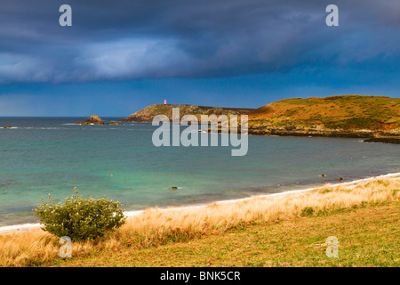 St Martins; Great Bay mit Blick auf Daymark; Isles of Scilly Stockfoto