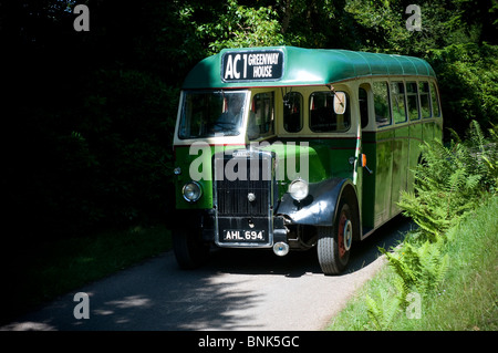 Leyland Bus auf dem Weg zum Haus Greenway, "Barnaby" der 1940er Jahre original Oldtimer Bus. Siehe Teil der Agatha-Christie-Mile Stockfoto