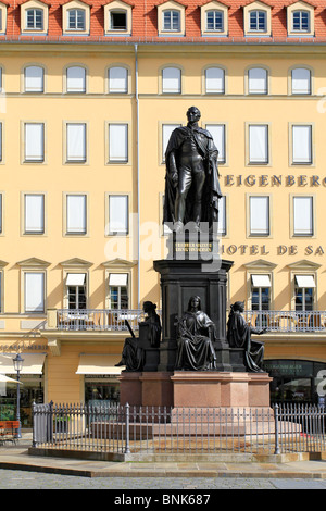 Neumarkt Steigenberger Hotel de Saxe Friedrich August II. Denkmal Dresden Sachsen Deutschland Stockfoto