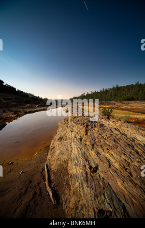 Kleiner See in Rio Tinto in der Nacht Stockfoto