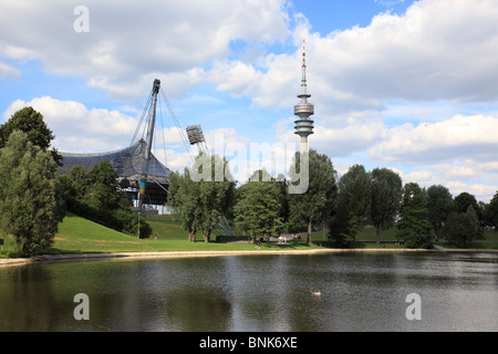 Fernsehturm, München, Bayern, Deutschland, Europa, Olympic Park und See. Foto: Willy Matheisl Stockfoto